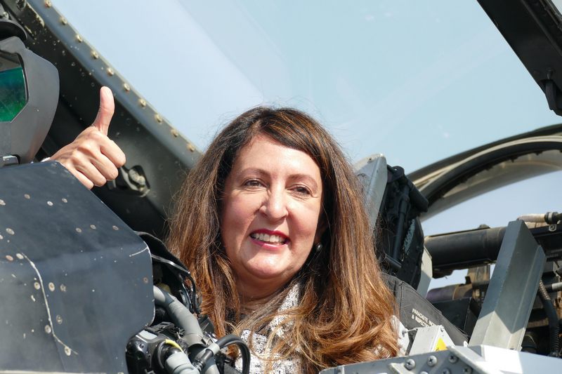 Американската посланичка Херо Мустафа пусна че си търси бодигард